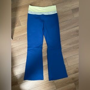 Lululemon size 2 Reg Flare Bottom